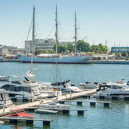 Little Monaco - Yacht Park * غدينيا